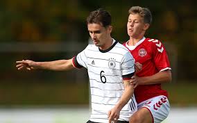 Vasco walz, 16, from germany borussia dortmund u17, since 2019 central midfield market value: Primo Walzer Estivo Da Dortmund Arriva Un 2004 Daily Milan
