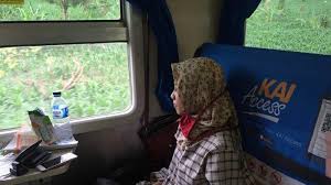 Ka joglosemarkerto adalah kereta api yang dijalankan dengan rute semarang, tegal, purwokerto, yogyakarta, solo, gundih, semarang. Lengkap Cara Memesan Tiket Tarif Dan Jadwal Ka Joglosemarkerto Yogya Solo Semarang Purwokerto Halaman All Tribun Jateng