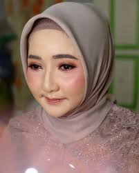 Beli kerudung pashmina simple online berkualitas dengan harga murah terbaru 2021 di tokopedia! 30 Model Hijab Wisuda Gaya Simpel Modern Kebaya