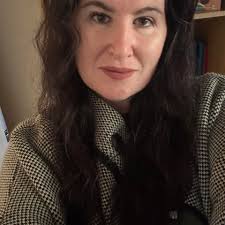 How many visual artists have created an online shop website and which  provider did they use?