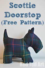 Scottie Door Stop Free Dog Patterns Sewing Toys Sewing Crafts Doorstop Pattern This adorable dog doorstop pattern from debbie shore includes all the free templates and instructions you need to create this adorable doggy doorstop!