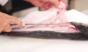 Siete amanti delle ricette di mare, ma non sapete pulire e sfilettare il pesce? Come Sfilettare Il Pesce Video