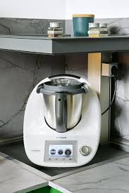 Bei Kuchen Uber Eck Muss Man Eine Clevere Losung Finden Um Den Stauraum Nicht Zu Verlieren Eine Moglichkeit Ist Dieser Kuche Uber Eck Kuche Kuche Einrichten