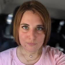 Genevieve Huffman's Instagram, Twitter & Facebook