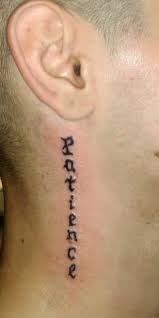 It is inked vertically down his neck in a black. Denkt Ihr An Justin Bieber Wenn Ihr Das Tattoo Sehen Wurdet Schrift