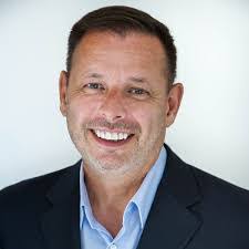 Ele Delgado's Instagram, Twitter & Facebook