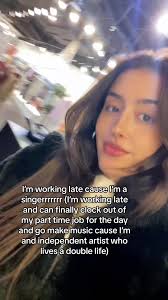 Ella Rossi (@ellarossimusic)