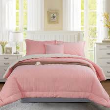مفرش نيفين شتوي مزدوج مخمل وردي فاتح عدد القطع 6 In 2021 Winter Bedding Bed Comforters Bedding Set