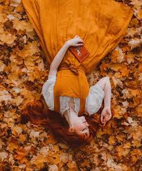 1 449 Me Gusta 32 Comentarios Rebecca Aclotheshorse En Instagram Autumn Is An Alchemist Turning What Was Green To What Is Green Fairy Book Forest Girl