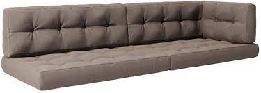Erhältlich ist das sofa in diversen grössen, mit verschiedenen armlehnen und füssen. Bodensofa 5 Gunstige Optionen Fur Zuhause Indojunkie