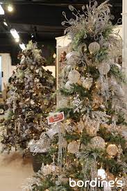 Pin By Christina Avila On Bordine S Designer Christmas Trees Elegant Christmas Trees Holiday Christmas Tree Gold Christmas Decorations