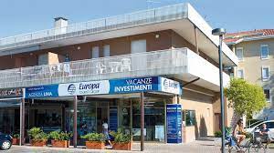 L'agenzia turistica europa tourist group, aperta tutto l'anno, può aiutarti a trovare l'alloggio ideale per trascorrere un soggiorno al mare rilassante e spensierato. Europa Tourist Group Two Room Apartment 202 Appartamenti Pineda Beach Type B 4 Bibione Italia Estate Agencies Bibione