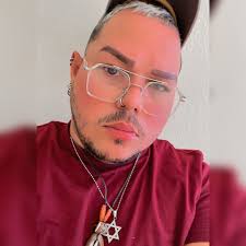 Buenas tardes ya en Cabina el Locutor Luinny Corporan En este viernes sin  limites. Dios no es hijo de hombre para mentir, el cumple su palabra. Desde  donde nos Escuchas??