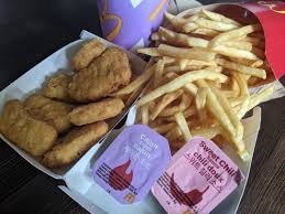 Paket bts meal terdiri dari 9 pcs chicken mc nugget, french fries, cola. Watch The Star S Food Reporter Tries The New Bts Meal From Mcdonald S The Star