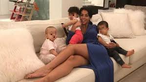 Cristiano ronaldo dos santos aveiro is a portuguese soccer superstar. Katia Aveiro Reaviva La Guerra Contra Georgina Rodriguez En El Cumpleanos De Alana Martina