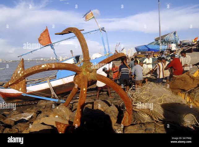 Mumbai fishing boats + monsoon hi-res stock photography and images - Alamy