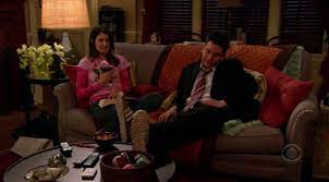 Ted robin'e duyduğu acıma ve şefkat duygusunu, robin de ted'in kendisinin peşinden köpek gibi gezmesini (ki görüyoruz köpeklerle yaşıyor yine) aşk zannettiği için bunlar huzur evine yatıp dün gece yedikleri yemeği unutana kadar üç how i met your mother'ın final bölümünden kesilmiş sahneler. Robin S Apartment How I Met Your Mother Wiki Fandom