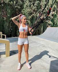 She began skating at age 9 and her grandmother bought her first skateboard when she was 11. Leticia Bufoni Facebook