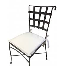 Chaise en fer forgé disponible avec plusieur finition, les patins en caoutchouc assure une protection maximale des sols et permet un déplacement silencieux des chaises. Chaise Fer Forge Chaises Et Fauteuils En Fer Forge Peint