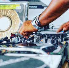 Today We Had A Old School Vinyl Set Day Thank You Life In Barcelona For Capturing This Appreciate It Dj Vinylrecord In 2020 House Music Vinyl Records Pioneer Dj