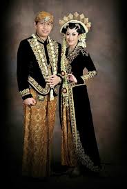 Model baju adat jawa satu ini memiliki kesan yang sangat romantis ketika sesi pemotretan, paduan warna abu dan biru dongker menjadikan lebih mewah. 20 Ide Baju Nikah Adat Jawa Hijab Jm Jewelry And Accessories