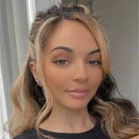 Natalia Henderson's Instagram, Twitter & Facebook