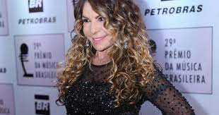 Vídeo oficial de tesouro do desejo de alceu valença e elba ramalhoa música faz parte do projeto o grande encontro: Elba Ramalho Apostou Em Look Com Cachos Definidos Purepeople
