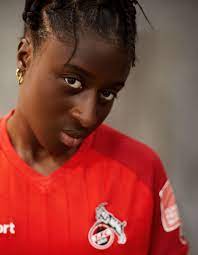Hier stellen wir sie euch vor. Eunice Beckmann Ich Dachte Ich Sei Das Einzige Madchen Das Fussball Spielt Rosamag