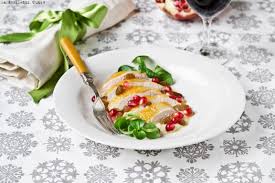 La faraona o gallina faraona è una razza aviaria appartenente all'ordine galliformes, famiglia numididae, genere numida; Insalata Di Petto Di Faraona Con Savore Alle Mandorle E Melograno L Appetito Vien Leggendo