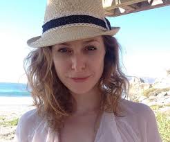 She holds british nationality and belongs to white esmé bianco has an estimated net worth of $2 million. Esme Bianco Bio Facts Family Life Achievements