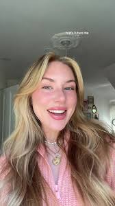 Color Analysis for Light Spring Makeup and Styles