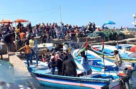 ربنا يحفظ شعبنا إقبال كبير للاطفال والأهالي على الملاهي والحدائق العامة في قطاع غزة في ثاني أيام عيد الكورونا السعيد Travel Landmarks Times Square