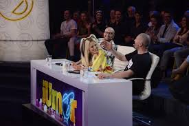 Toate editiile emisiunii iumor le gasesti integral pe antenaplay. Iumor Emisiunea Cu Cheloo In Juriu Incepe Astazi La Antena 1 Telenet Online Tv