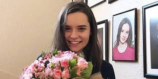 Ece hakim umutsuz ev kadınları. Dizi Setinden Yuzde 120 Bursla Harvard A