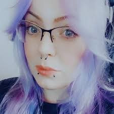 Michelle Hellmann's Instagram, Twitter & Facebook