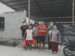 Sinar pangan timur, bergerak dalam bidang makanan olahan d. Hipcheycooks
