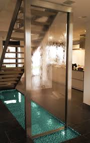 Diy indoor wasserfall wasserwand zimmerbrunnen naturstein bauanleitung. Wasserwand Mit Grossem Wasserbecken Im Wohnbereich Wasserwand Wand Wohnraum