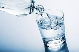 Dalam keadaan yang panas, memang nikmat kalau dapat minum air manis berais dan sejuk. 3 Doktor Dedah Minum Terlalu Banyak Air Putih Bukan Penyebab Kurus Boleh Jadi Punca Sawan