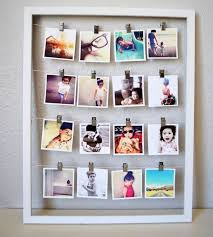 Viele Polaroids In Einem Bilderrahmen Fotowand Selber Machen Bastelideen Deko Basteln