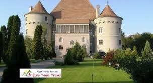 Plan patrulater cu turnuri de colt circulare, fara rol defensiv. Castelul Bethlen Haller Cetatea De Balta Obiective Turistice Romania