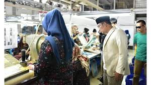 Lowongan dipabrik bawang daerah kuningan jawa barat. Kunjungi Dua Pabrik Tekstil Ridwan Kamil Dukung Industri Padat Karya Dan Dorong Investasi Tribun Jabar