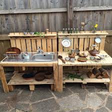 Another great outdoor kitchen sink station idea from an unused item is this sink, which is created from an oil drum. Awesome News Good Informations Starts From Awesome News Cozinha De Lama Cozinha De Brinquedo Quintal Para Criancas