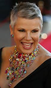 Coupe cheveux tres court blond femme 20 belles coupes courtes : 1001 Idees Pour Votre Coupe De Cheveux Courte Pour Femme De 50 Ans