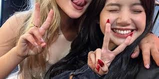 Lisa Kita's Instagram, Twitter & Facebook