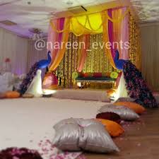 المصمم عبدالقادر بدو 36100186 973 تجهيز حفلة بستايل هندي في قاعة النادي البحري للاستفسار عن التفاصيل و موقع المحل ارجوا التواصل معي ع Wedding Event Flowers