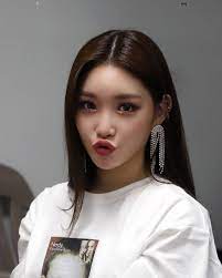 She made her solo debut on june 6, 2017, with the mini album hands on me. Snapping No Instagram Chungha Official Ioi Produce101 Kimchungha Chungha Chunghapics Ki In 2020 Kpop Girl Bands Kpop Girls Kpop Girl Groups