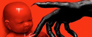 Starting out with an apocalyptic setting, the season focusses on a the live of the financial upper class in a bunker, but soon starts explaining more about how the story came to be in the typical american horror story. American Horror Story Apocalypse Kommt Im November Nach Deutschland Fernsehserien De