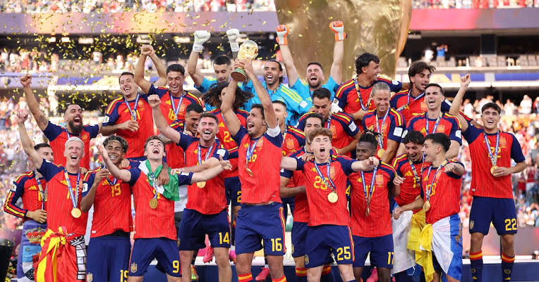 España le arruina la fiesta a Messi: es el justo campeón del mundo y vuelve  al Olimpo 16 años después - La Tercera