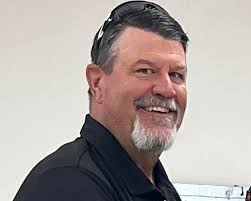 USAO Art Faculty Freddy Baeza highlighted in Faculty Friday.💚