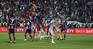 Ligde sezonun ikinci yarısında üst sıralara tırmanmak isteyen trabzonspor. Ozet Izle Rizespor 2 3 Trabzonspor Mac Ozeti Ve Golleri Izle Rizespor Trabzonspor Kac Kac